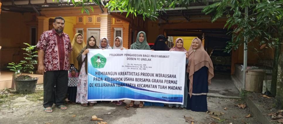 Wirausaha Produk Jajanan Pasar Pengabdian Dosen Fakultas Ekonomi Dan Bisnis Universitas Lancang Kuning