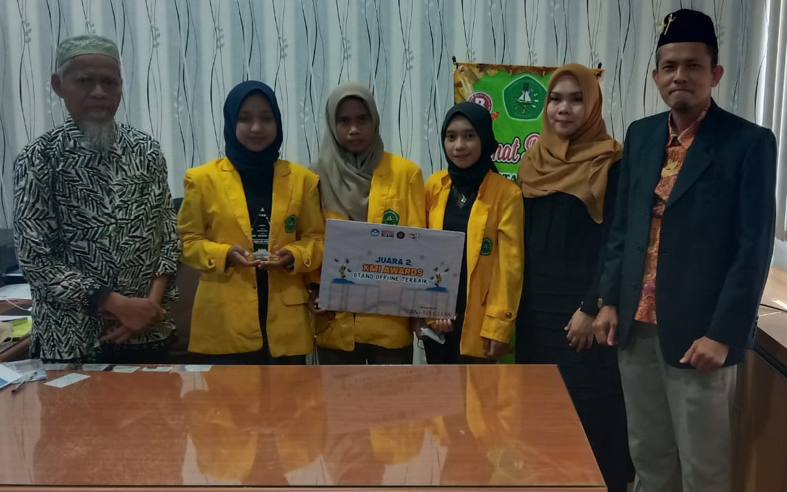 MAHASISWA FAKULTAS EKONOMI UNIVERSITAS LANCANG KUNING MERAIH JUARA 2 STAND TERBAIK KMI EXPO
