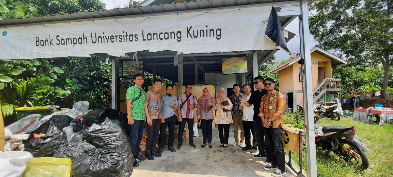 Kunjungan Direktur RS Syafira ke Bank Sampah Unilak Demi Kerjasama Pengelolaan Sampah Non Medis